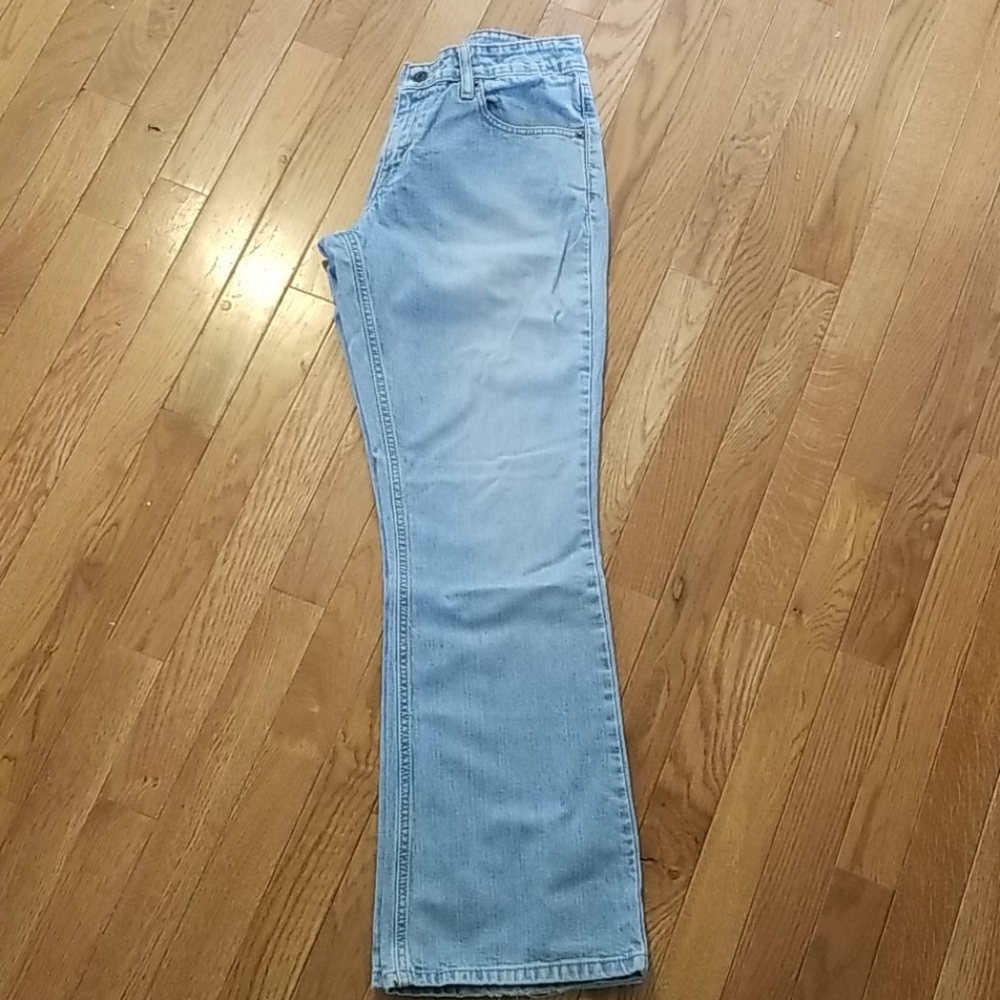 Ladies Levi's bootcut Jean's. Junior 7 short.